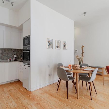 Virtudes Flat W/ Ac & Balcony By Lovelystay Porto Exterior foto