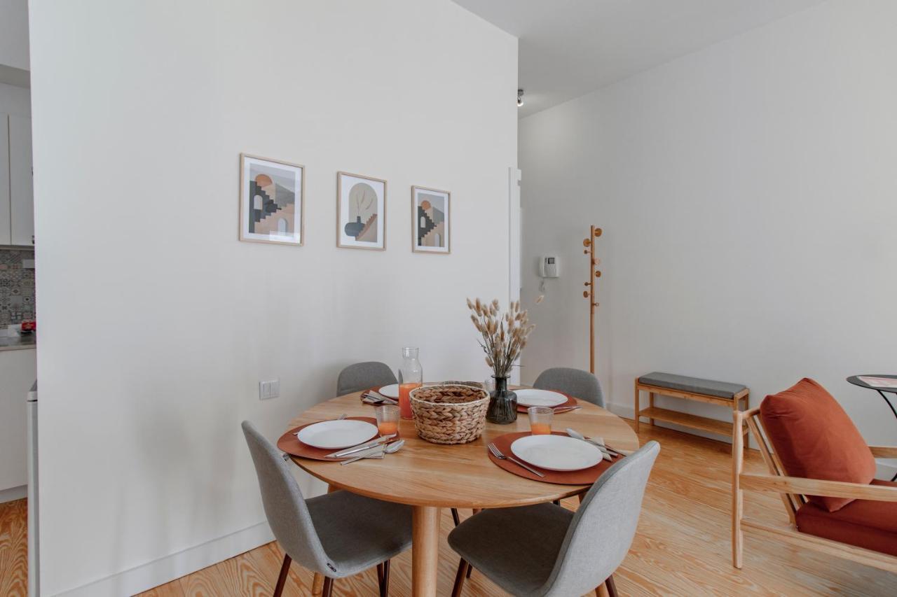 Virtudes Flat W/ Ac & Balcony By Lovelystay Porto Exterior foto